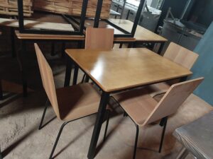 conjunto de mesa e cadeiras design moderno