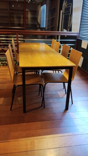 conjunto de mesa e cadeiras design moderno